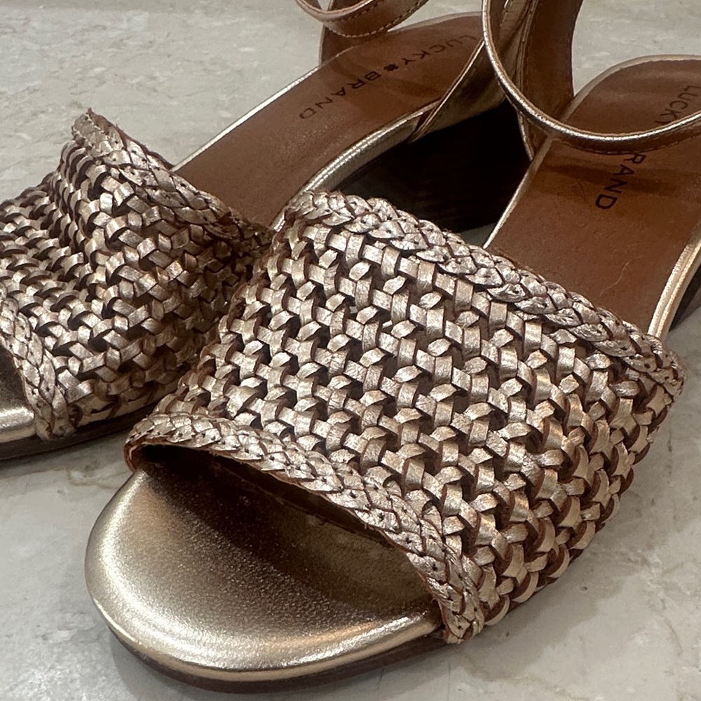 NWOT Lucky Brand Modessa Leather Woven Metallic Sandals size 6